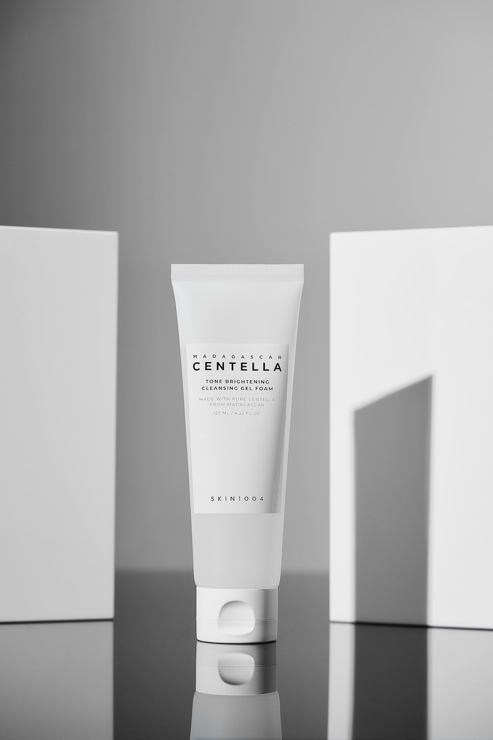 Skin1004 - Madagascar Centella Tone Brightening Cleansing Gel Foam 125ml